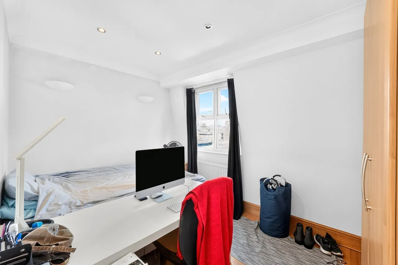Tooting Bec Road, London, SW17, photo 6
