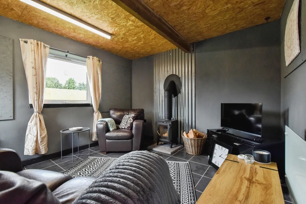 Cwmamman Road, Glanamman, SA18, photo 15