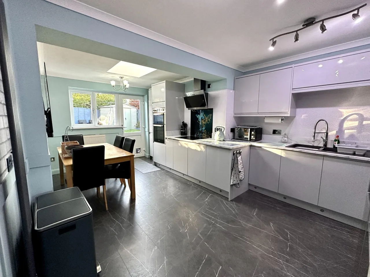 Exbury Close, Pendeford, WV9, photo 4