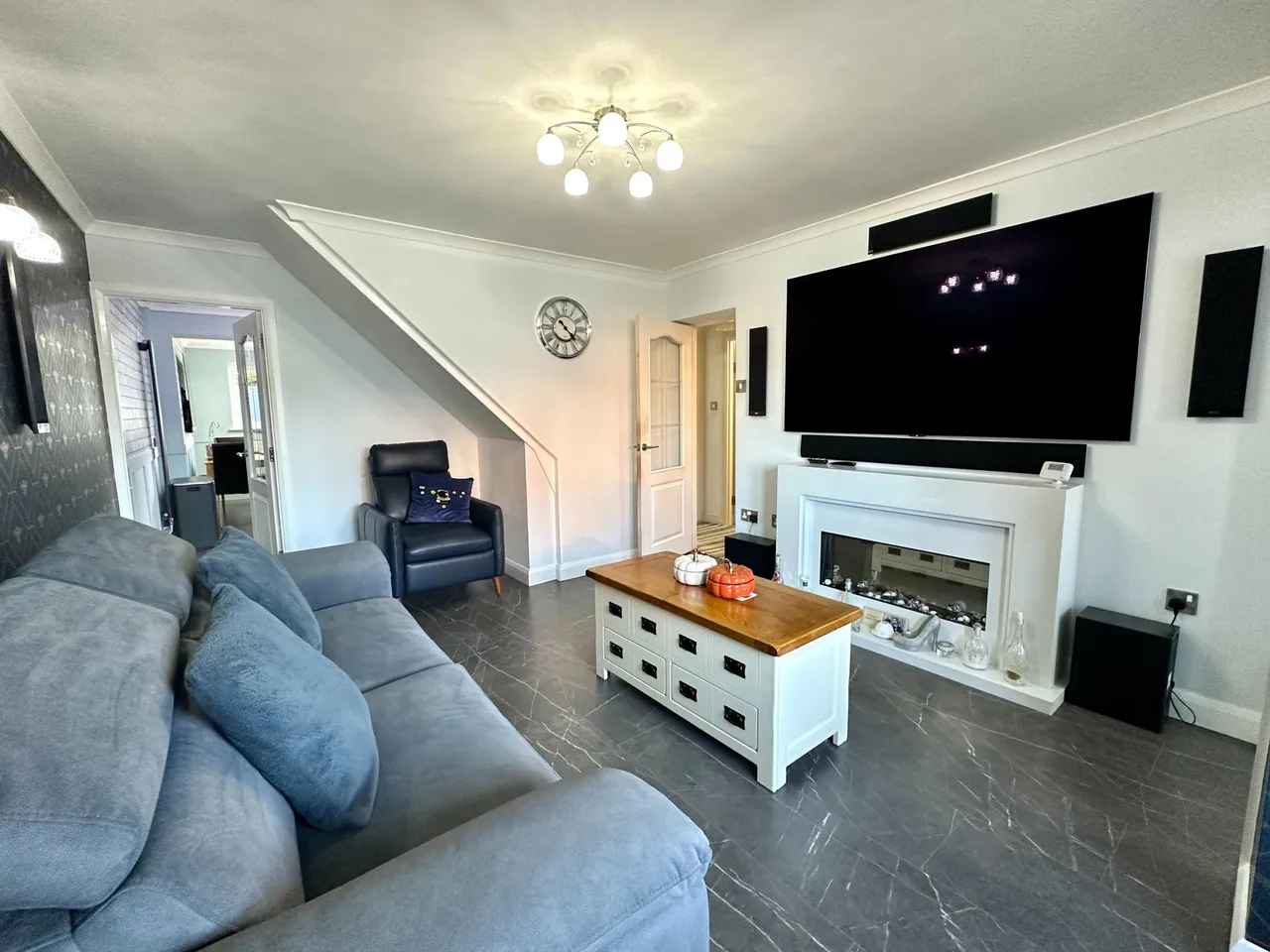 Exbury Close, Pendeford, WV9, photo 2