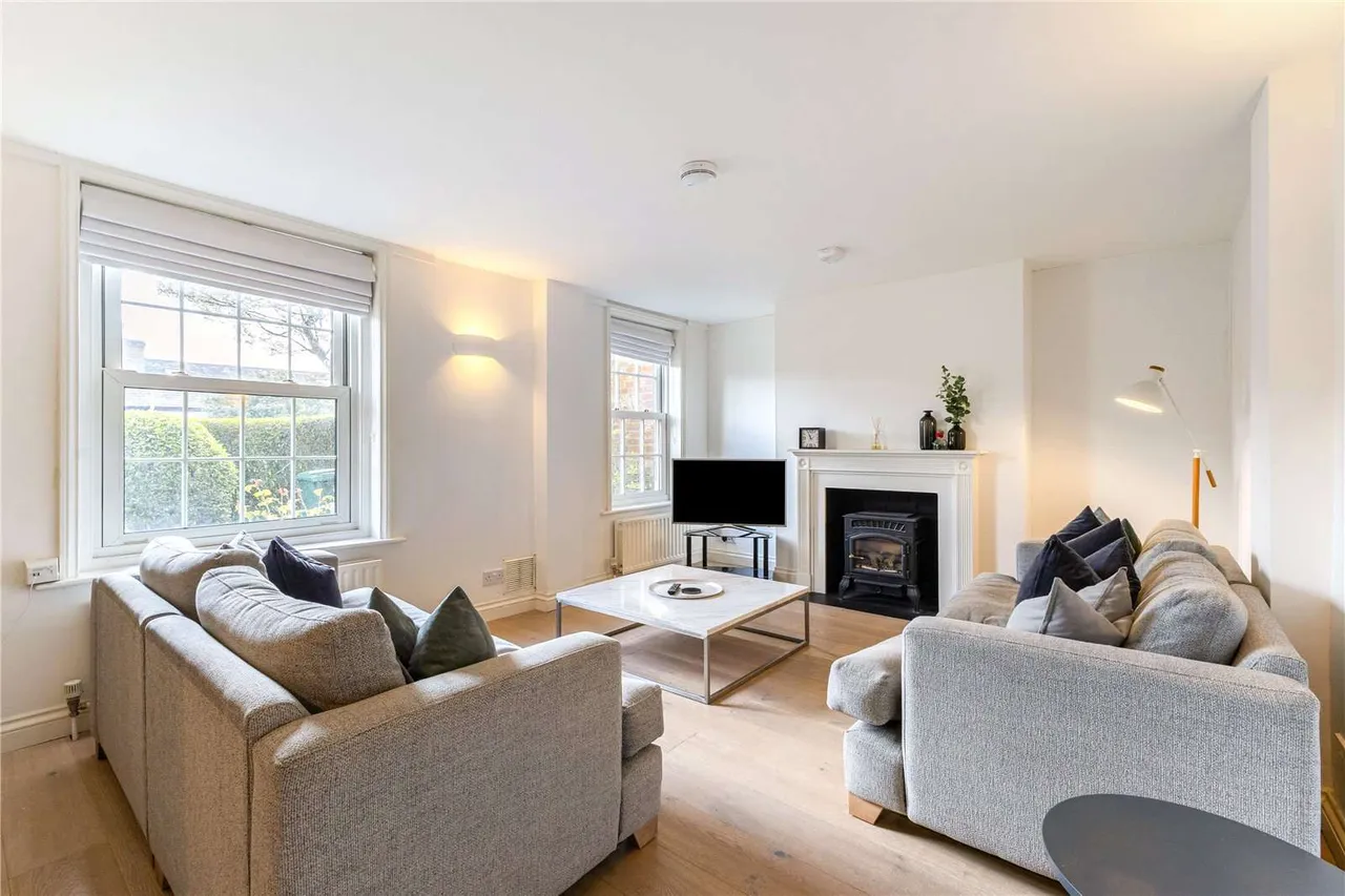 Crowder Terrace, Winchester, Hampshire, SO22 4PT, photo 2
