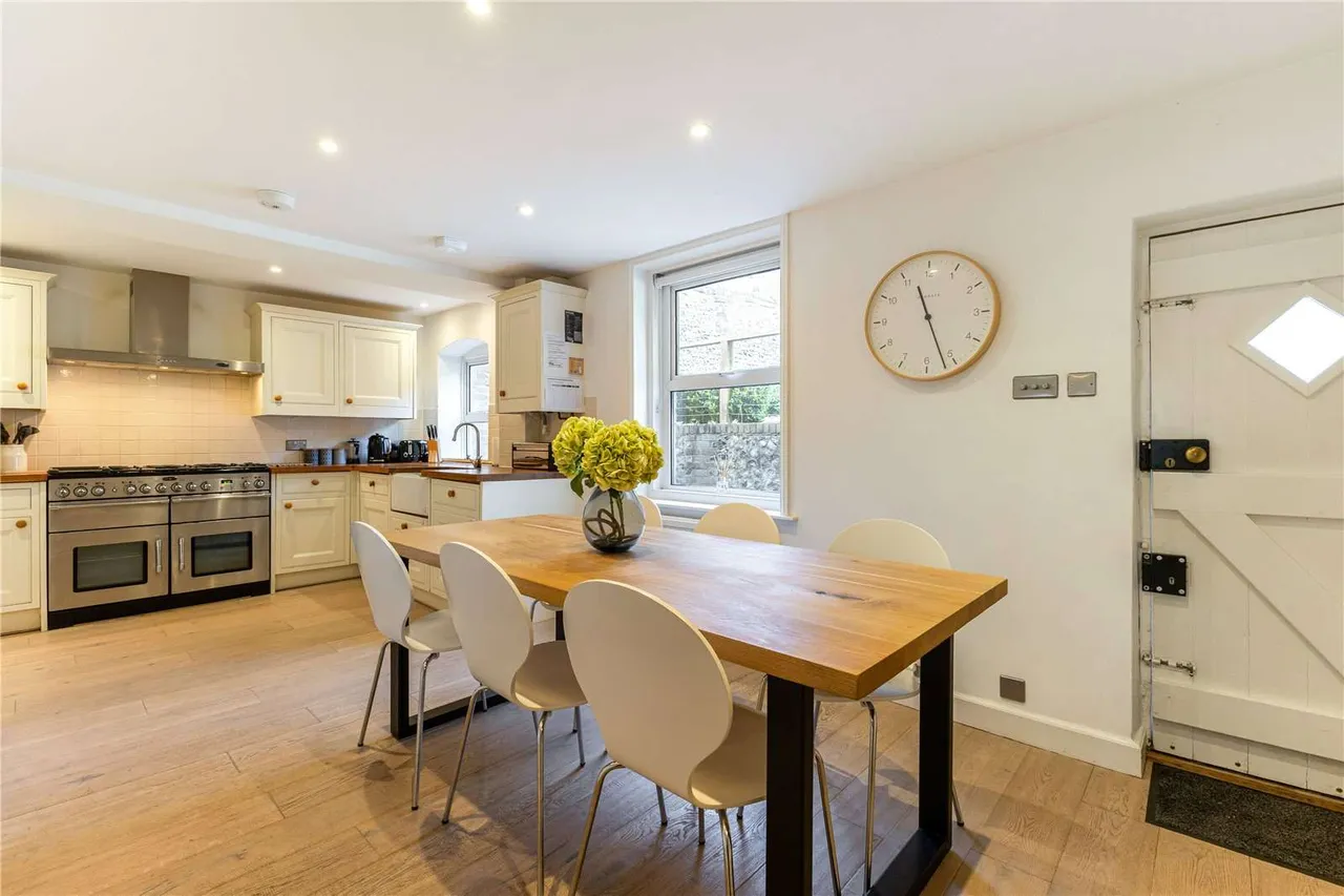 Crowder Terrace, Winchester, Hampshire, SO22 4PT, photo 4