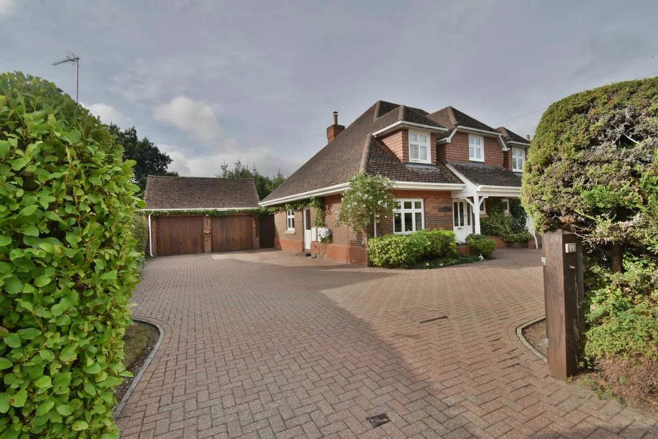 Fernlea Gardens, BH22, photo 31