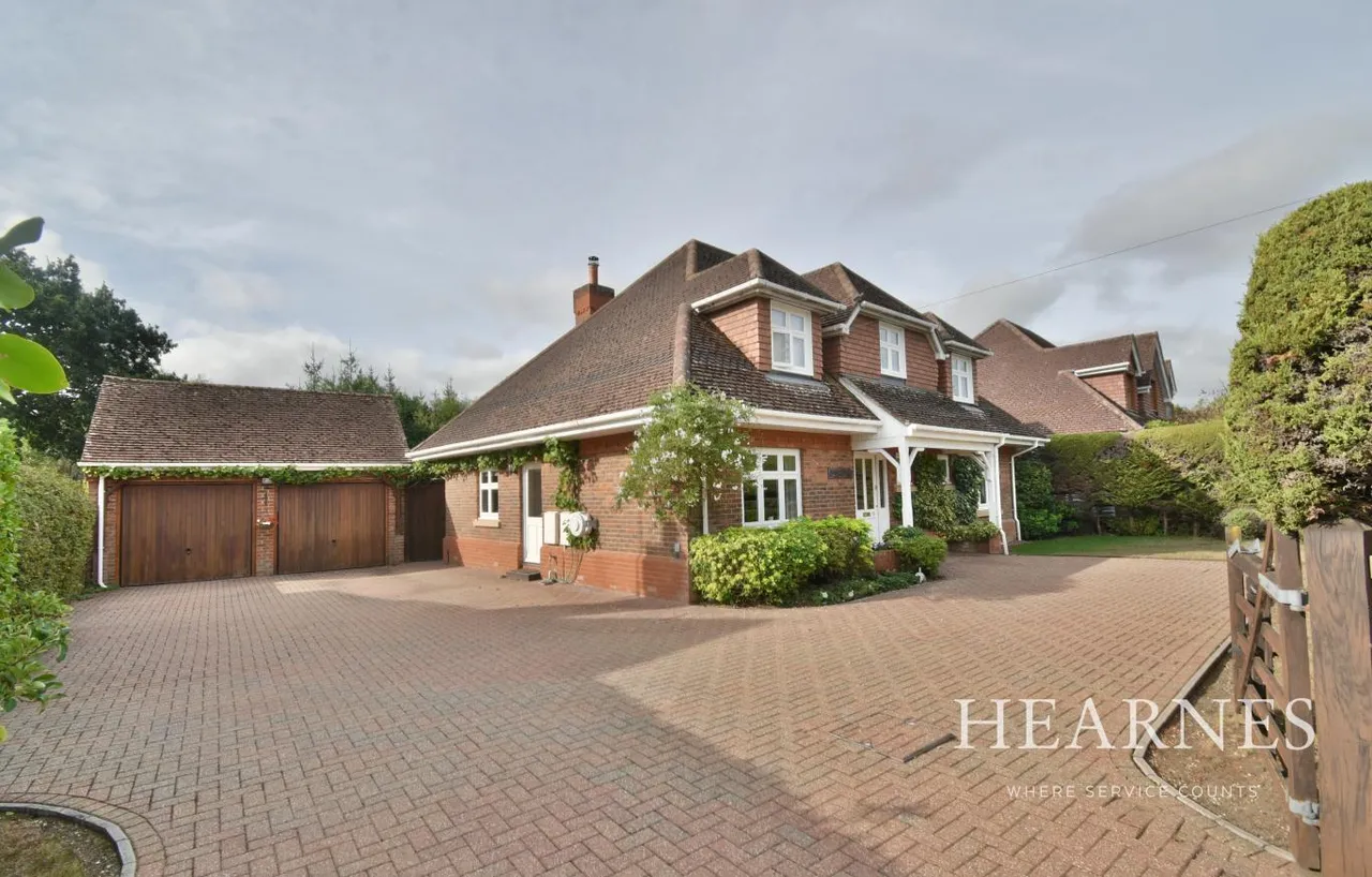 5 bed house for sale, Fernlea Gardens, BH22