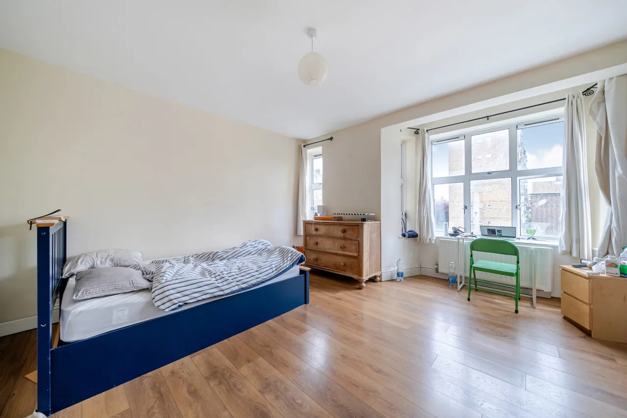 2 bed flat for sale — Denmark Road, SE5