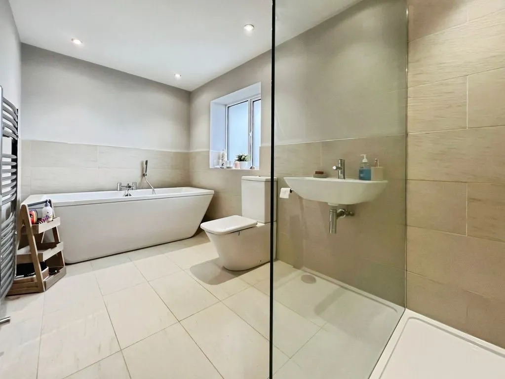 Newcastle Upon Tyne, NE20, photo 33