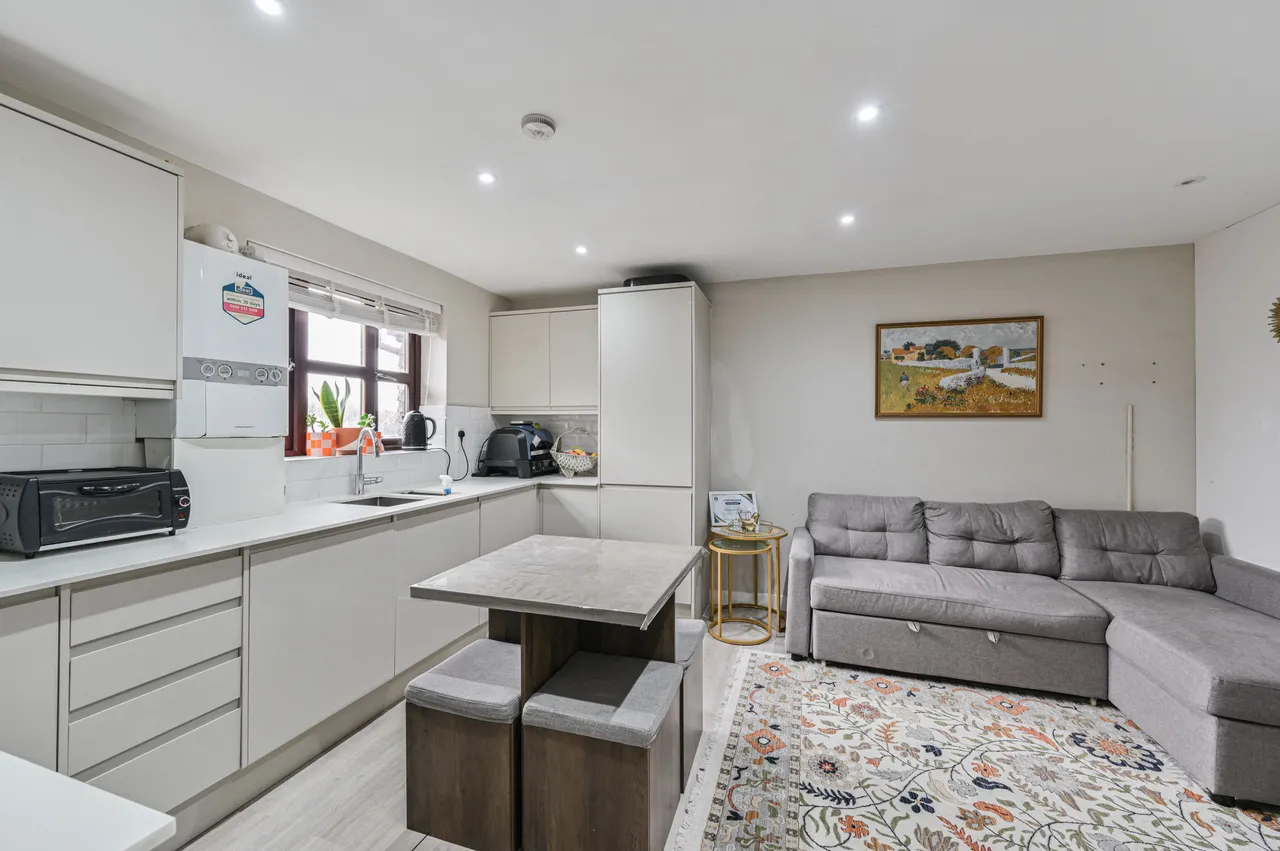 Flat 7, Lime Court, 1 Lewis Road, Mitcham, photo 8