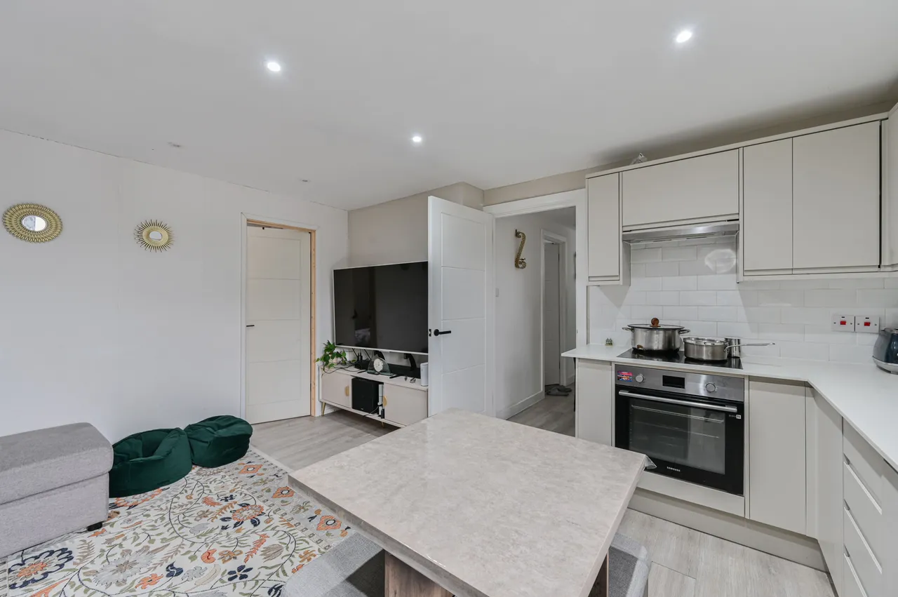 Flat 7, Lime Court, 1 Lewis Road, Mitcham, photo 9