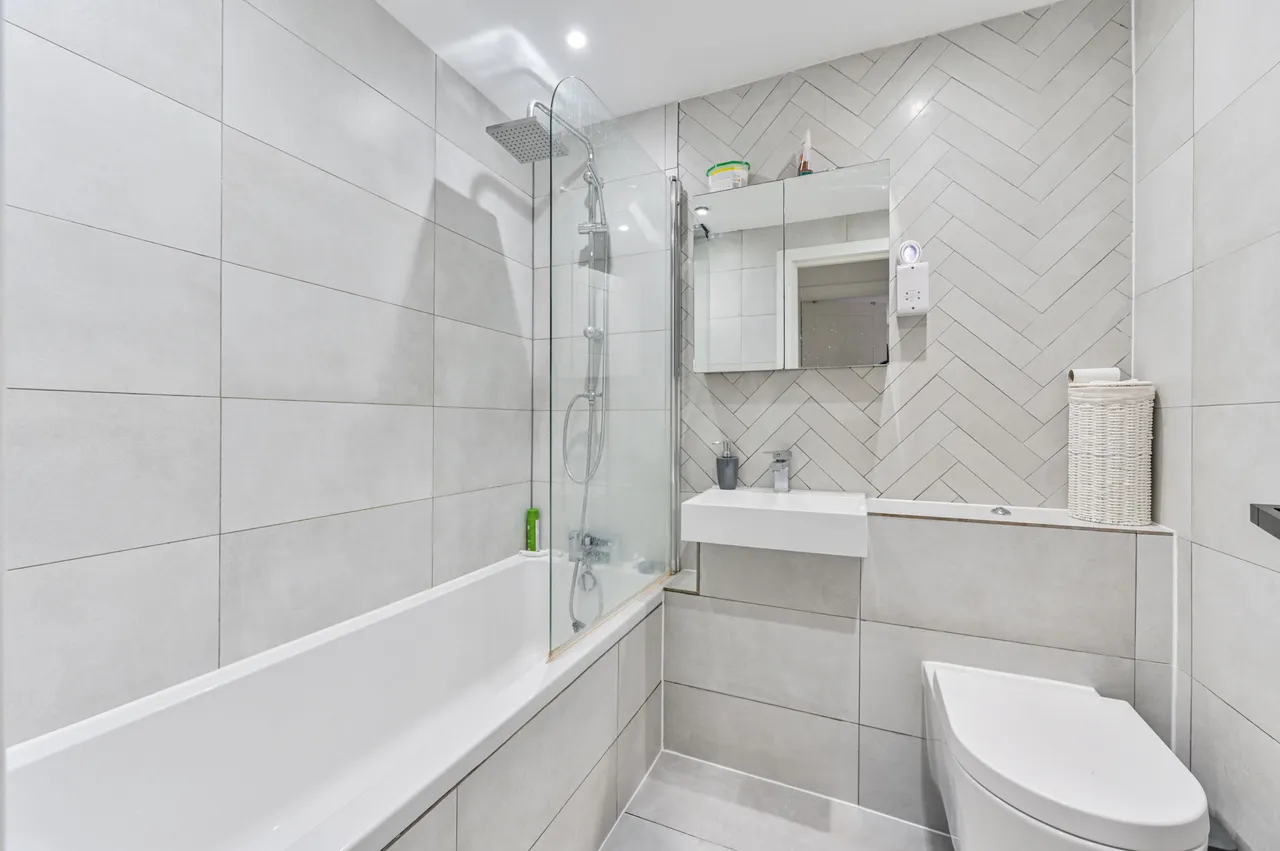 Flat 7, Lime Court, 1 Lewis Road, Mitcham, photo 11