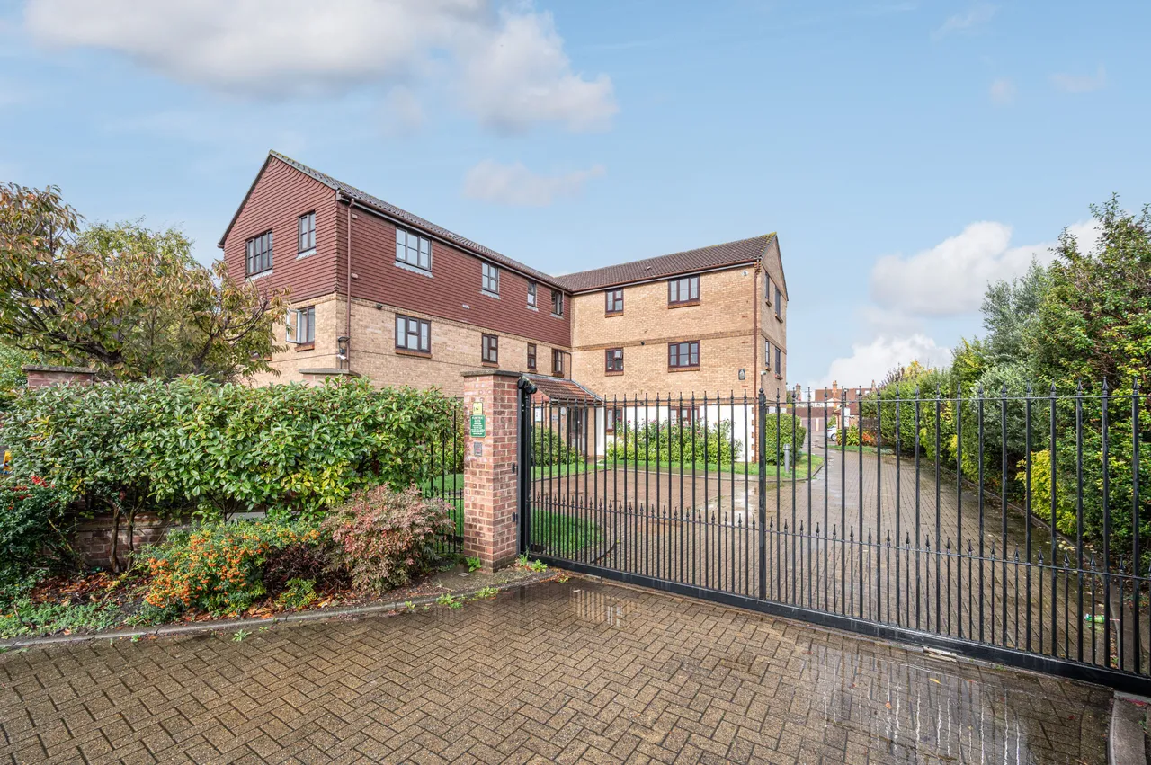 Flat 7, Lime Court, 1 Lewis Road, Mitcham, photo 7