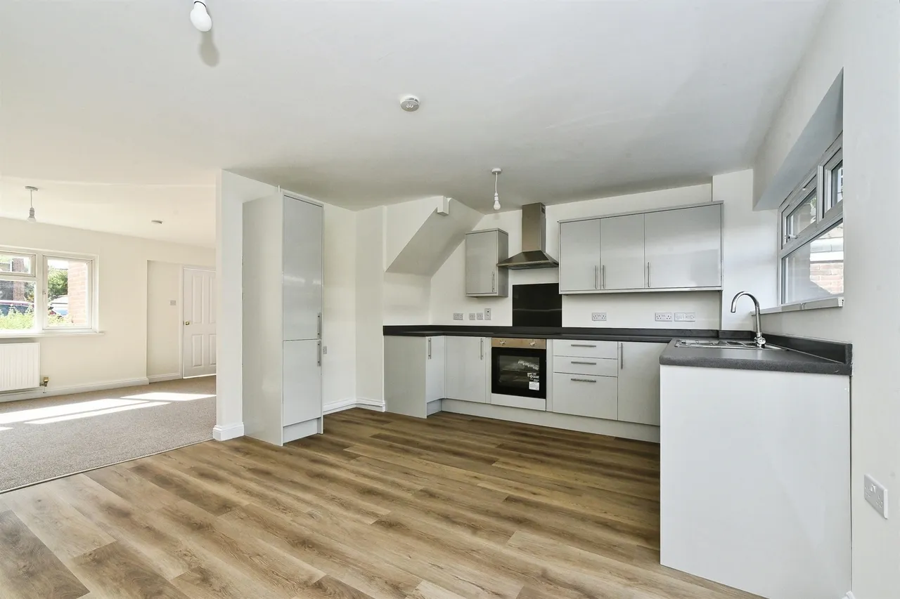 Carroll Close, Swindon, SN3, photo 6