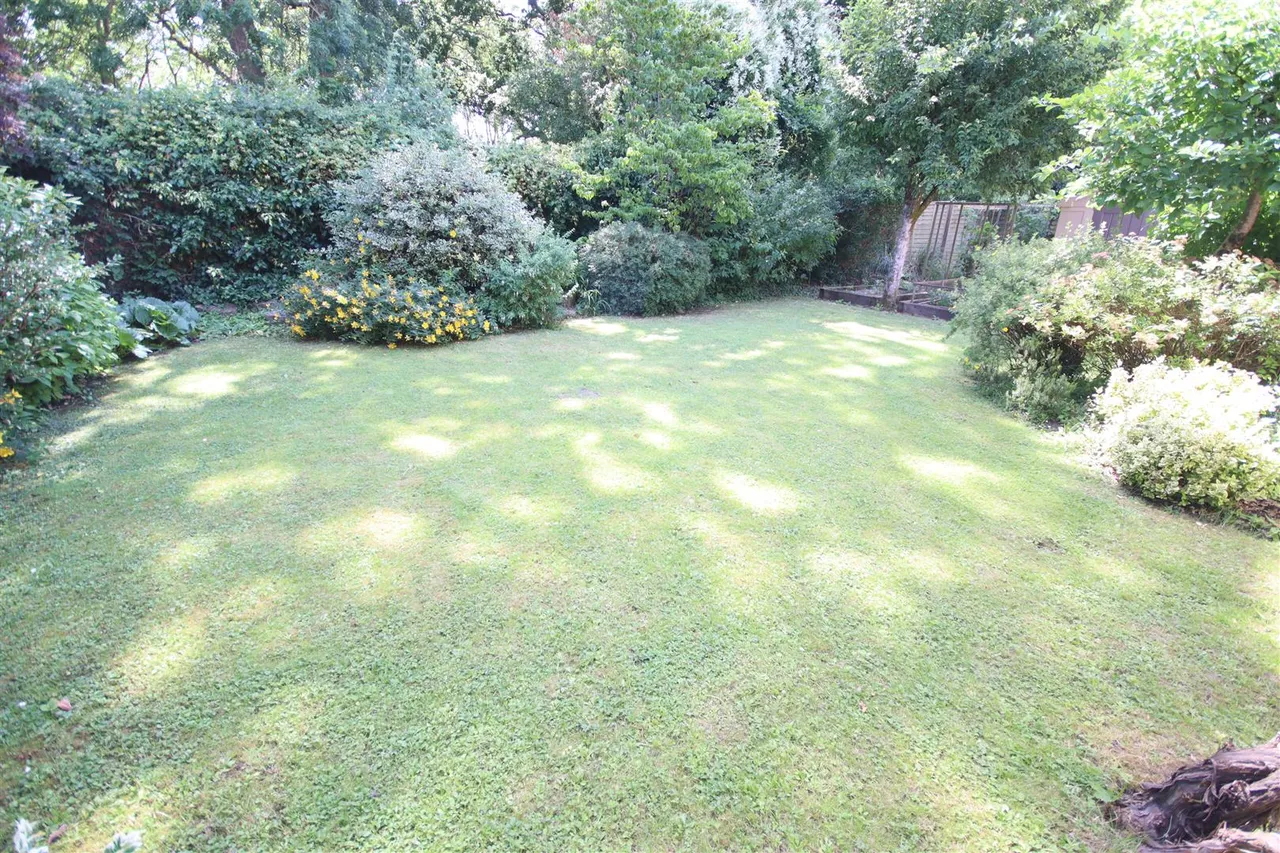 Tavinor Drive, Chippenham, photo 24