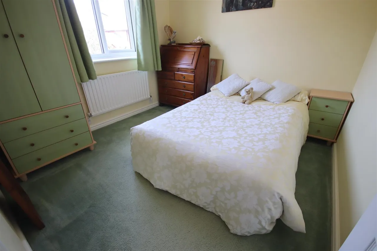Tavinor Drive, Chippenham, photo 15
