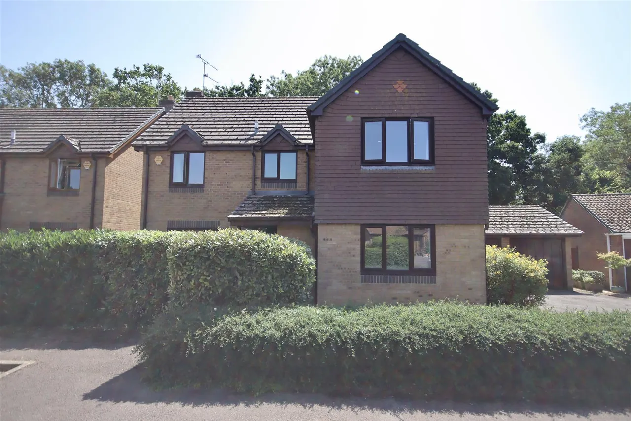 Tavinor Drive, Chippenham, photo 19