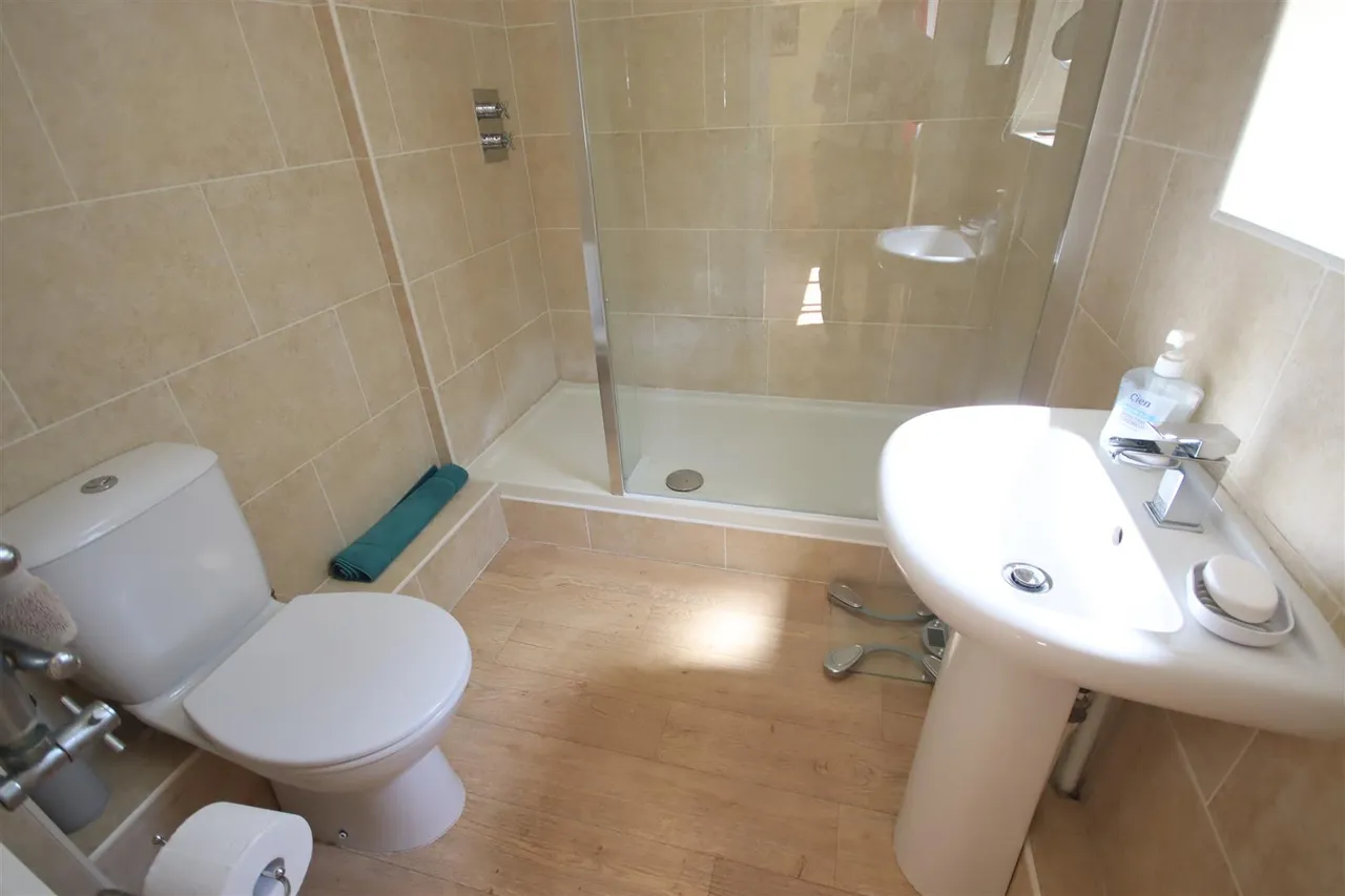 Tavinor Drive, Chippenham, photo 12