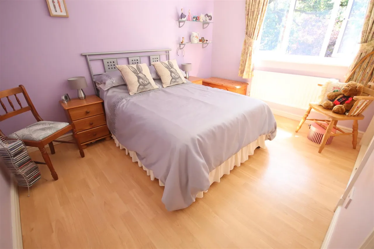 Tavinor Drive, Chippenham, photo 13