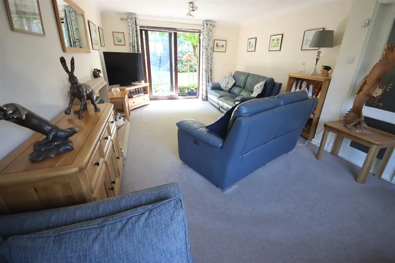 Tavinor Drive, Chippenham, photo 3