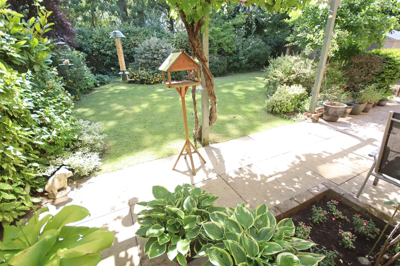 Tavinor Drive, Chippenham, photo 21