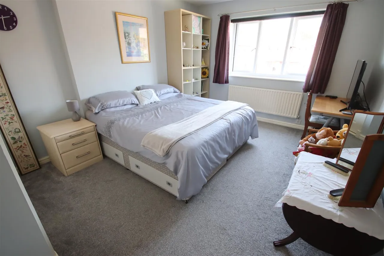 Tavinor Drive, Chippenham, photo 14
