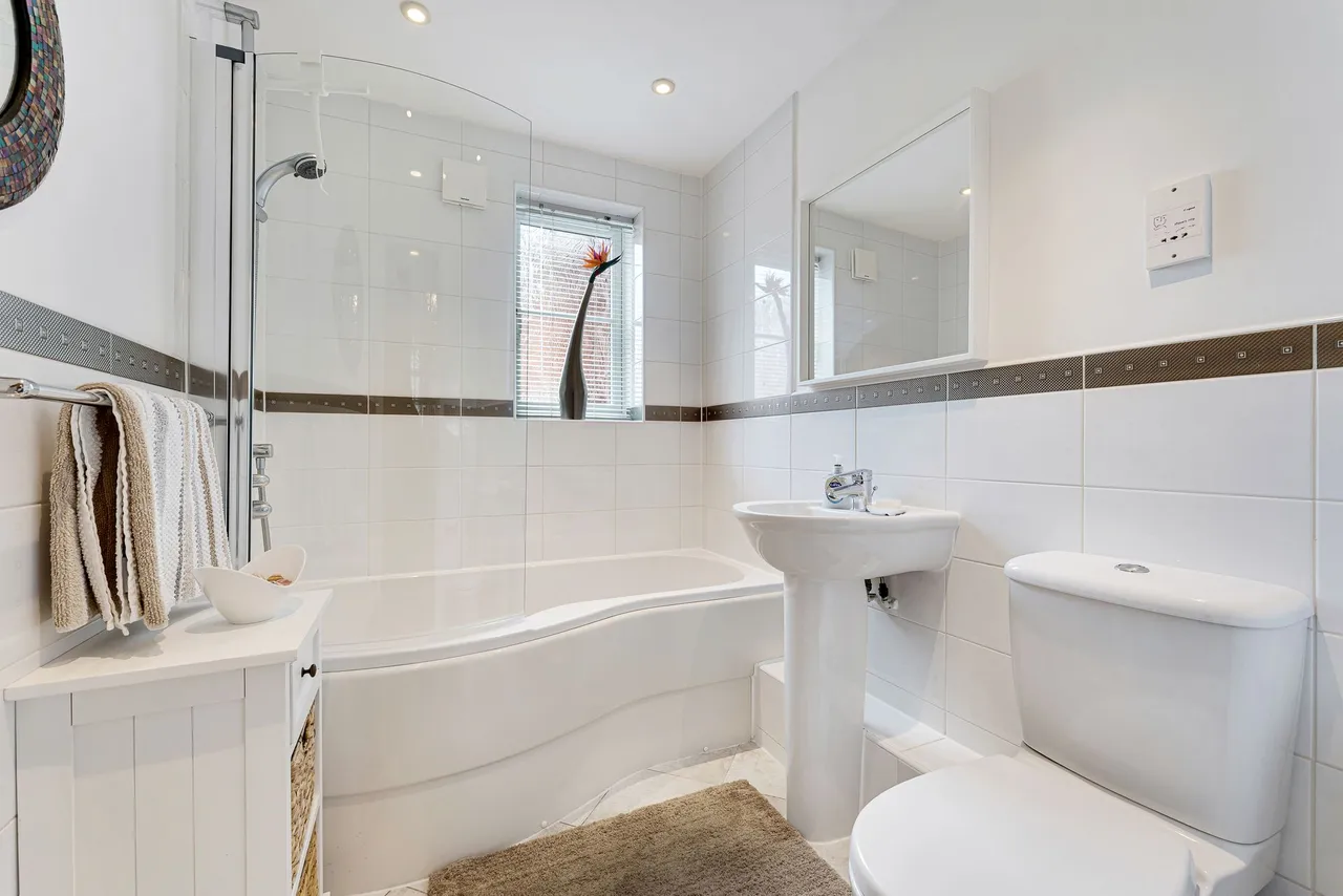 Lindisfarne Court, Widnes, Widnes, WA8 5AH, photo 17