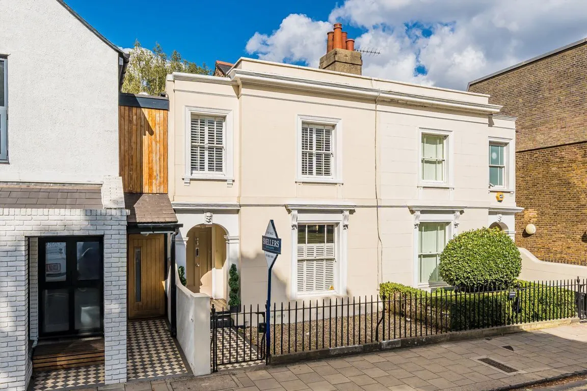4 bed house for sale, The Green, TW2