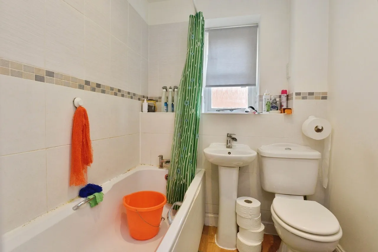 Morland Drive, Grange Farm, Milton Keynes, Buckinghamshire, MK8, photo 6