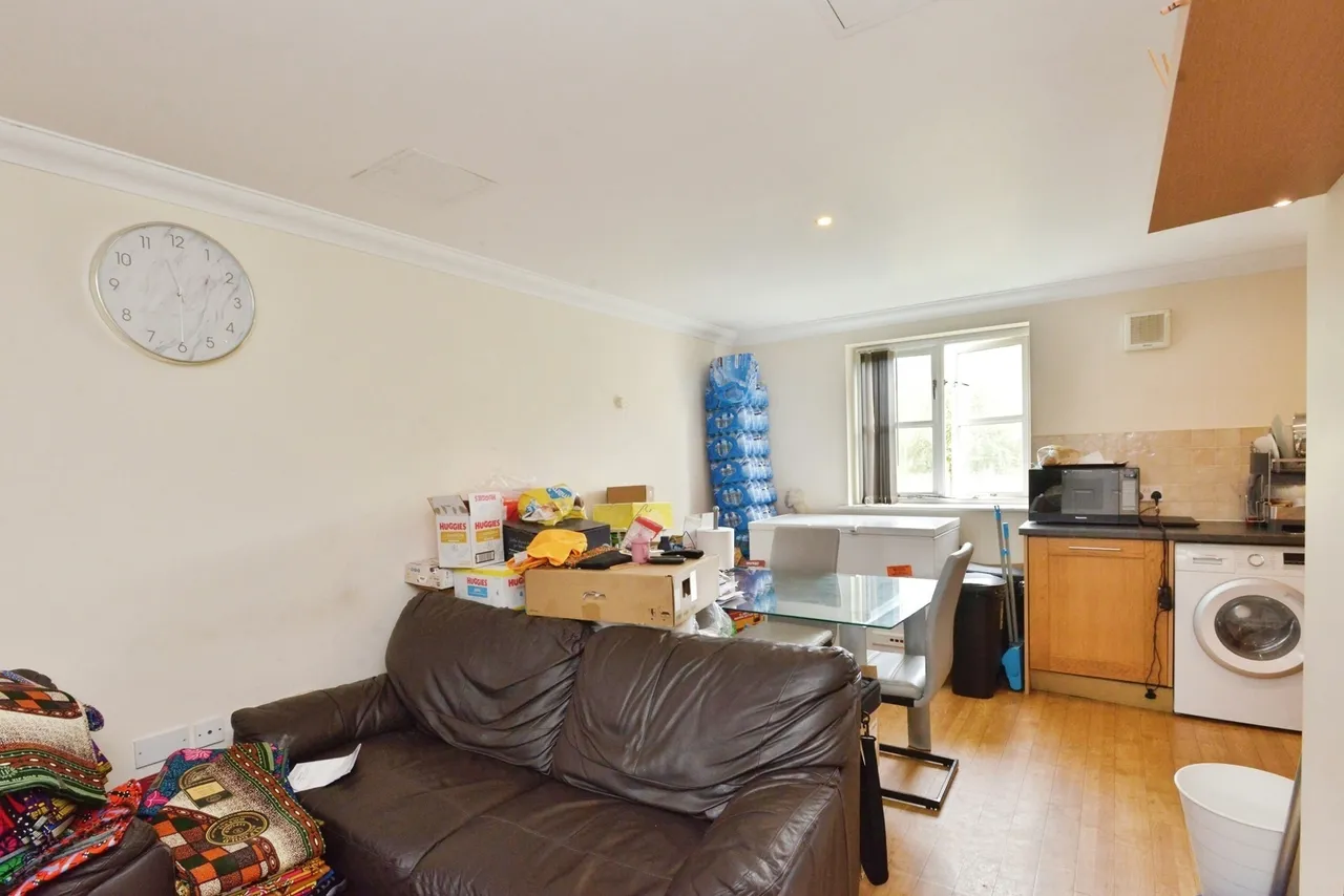 Morland Drive, Grange Farm, Milton Keynes, Buckinghamshire, MK8, photo 5