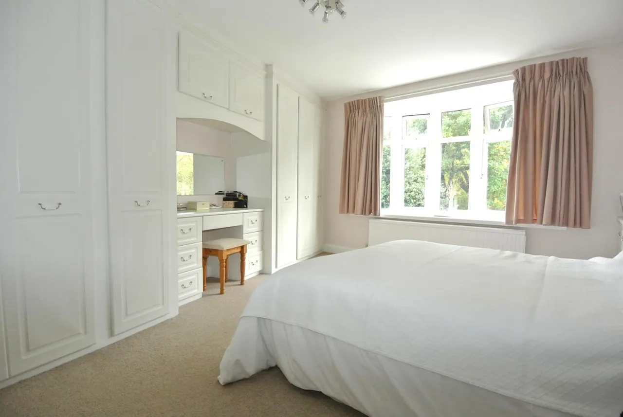 Ashview Gardens, Ashford, Surrey, TW15 3RE, photo 7