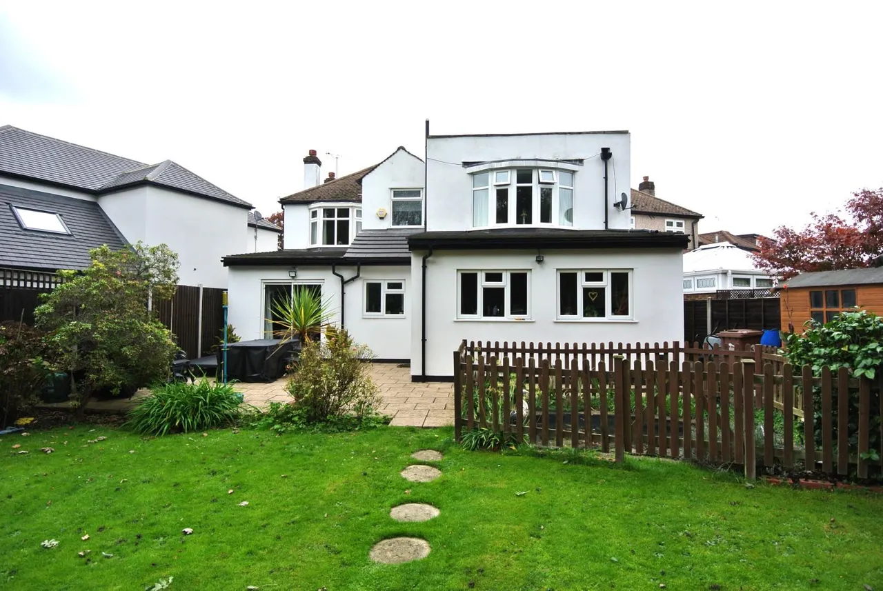 Ashview Gardens, Ashford, Surrey, TW15 3RE, photo 14