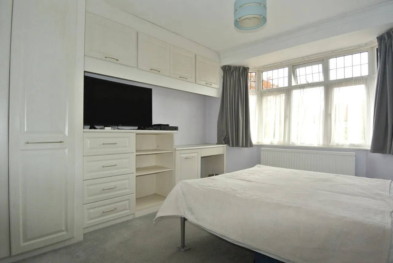 Ashview Gardens, Ashford, Surrey, TW15 3RE, photo 9