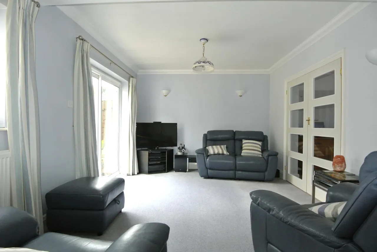 Ashview Gardens, Ashford, Surrey, TW15 3RE, photo 5