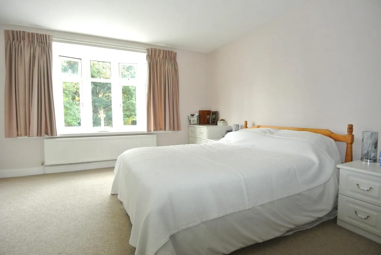 Ashview Gardens, Ashford, Surrey, TW15 3RE, photo 8