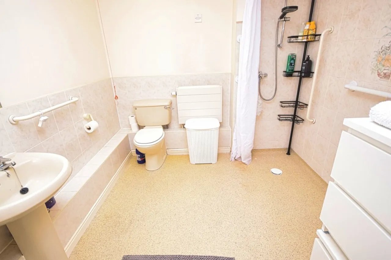 Kingsford Court, Ulleries Road, Solihull, photo 10