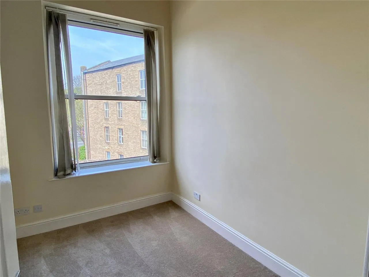 Wellington Road, Dewsbury, WF13, photo 5