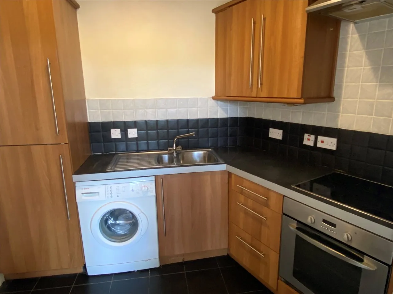 Wellington Road, Dewsbury, WF13, photo 4