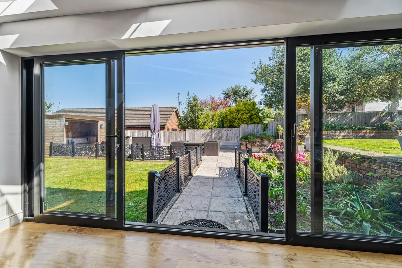 Chester Road, Frodsham, photo 16