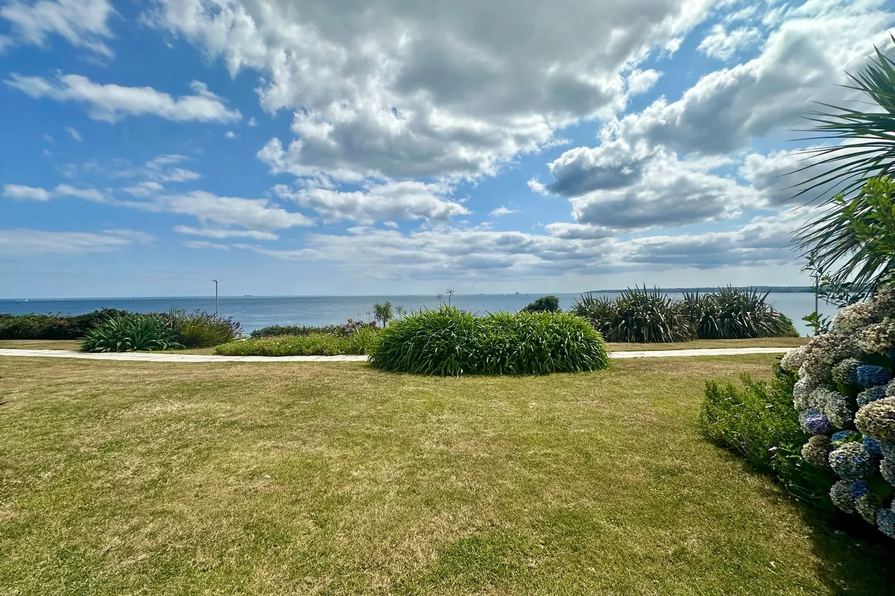 Cliff Road, Bay Court, TR11, photo 12