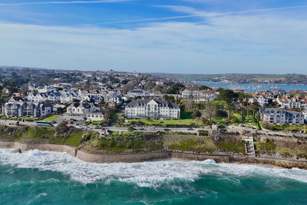 Cliff Road, Bay Court, TR11, photo 2
