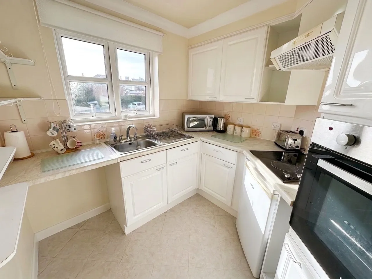 Cliff Road, Bay Court, TR11, photo 6