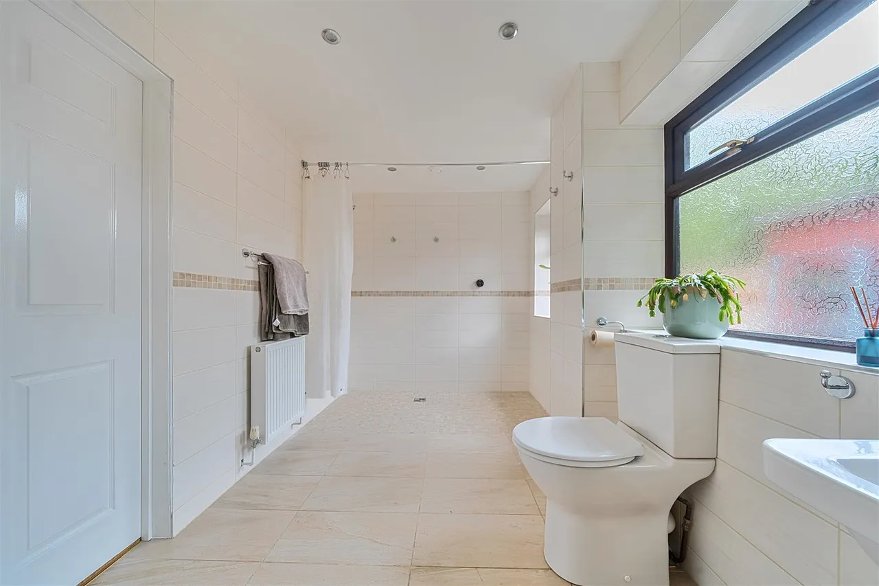 Brook Lane, Sarisbury Green, Southampton, photo 23