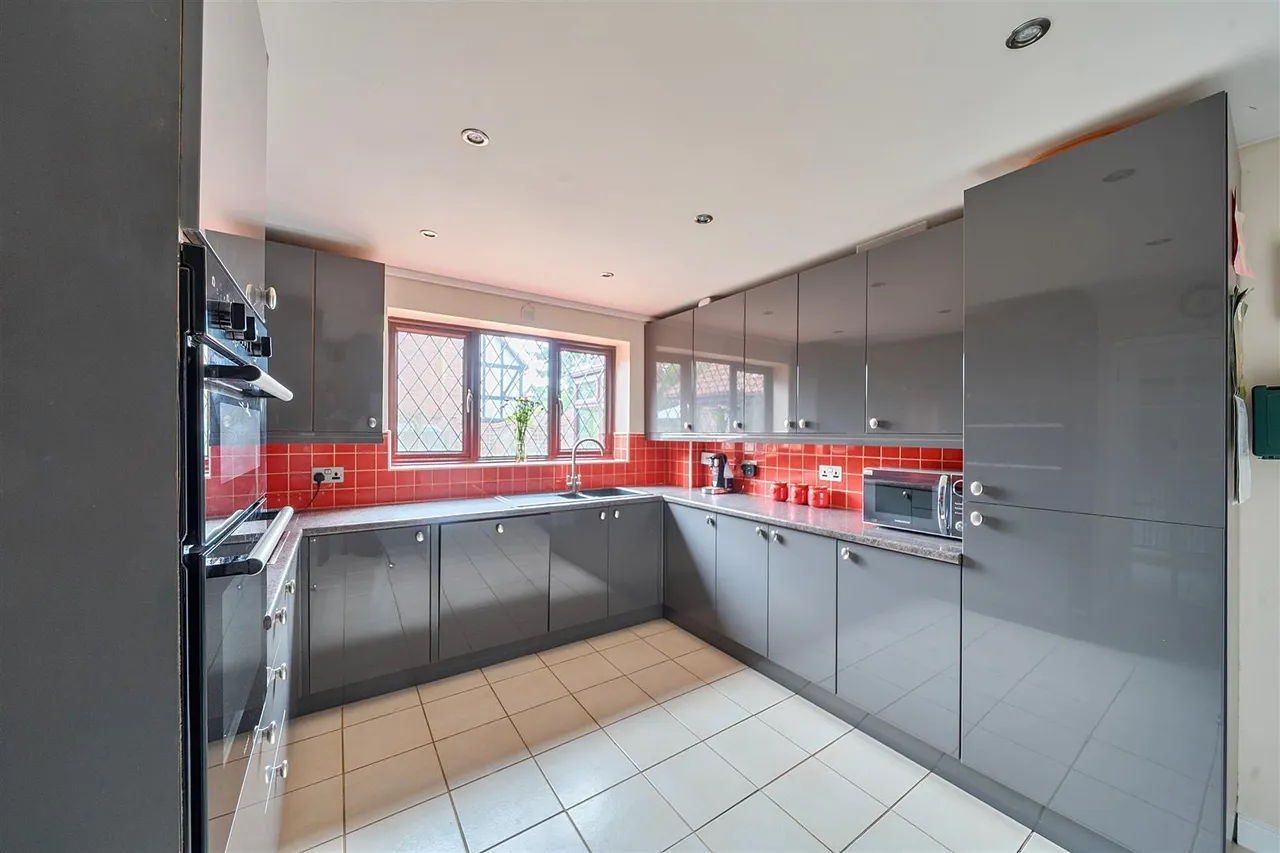 Brook Lane, Sarisbury Green, Southampton, photo 8