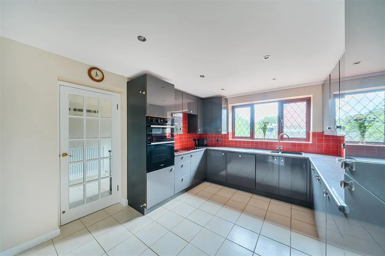 Brook Lane, Sarisbury Green, Southampton, photo 7