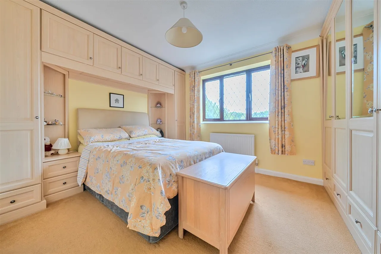 Brook Lane, Sarisbury Green, Southampton, photo 11