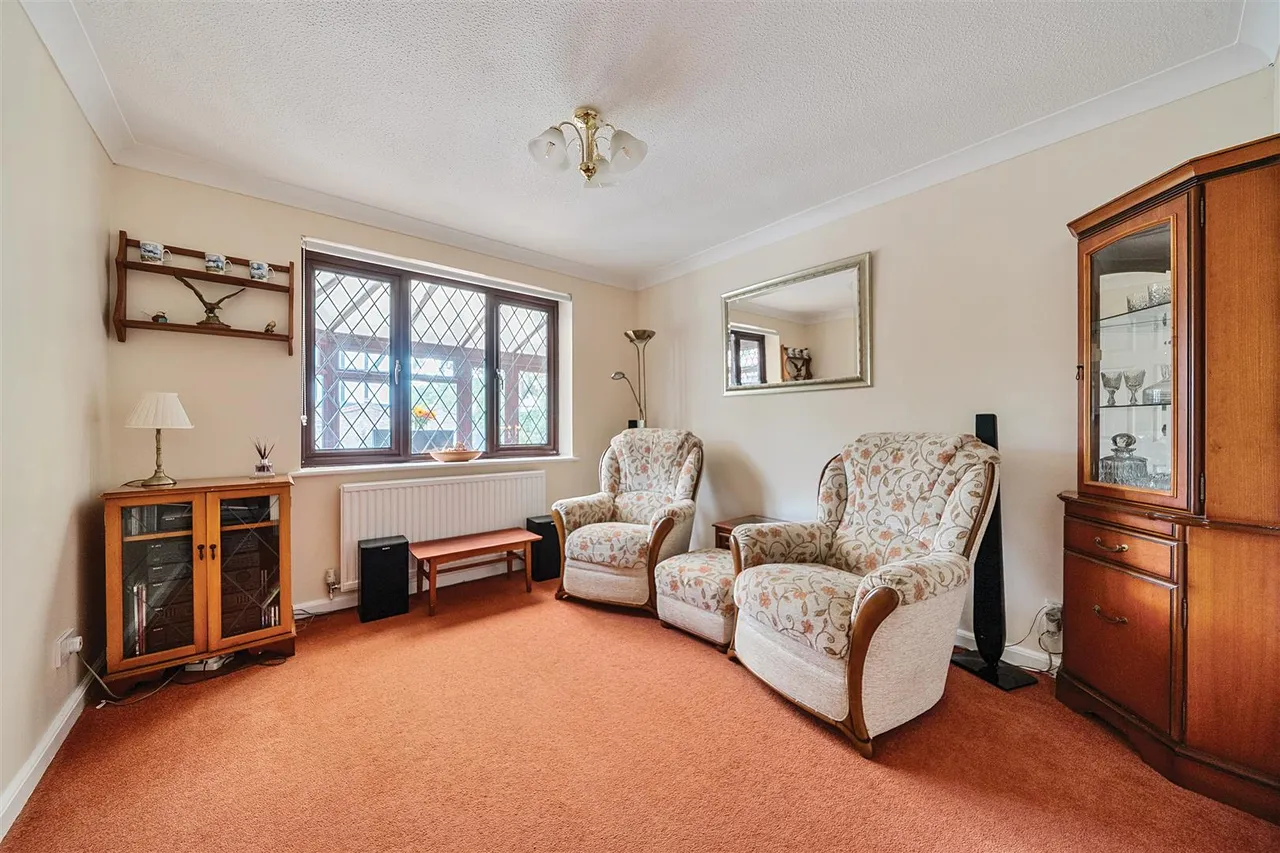 Brook Lane, Sarisbury Green, Southampton, photo 10