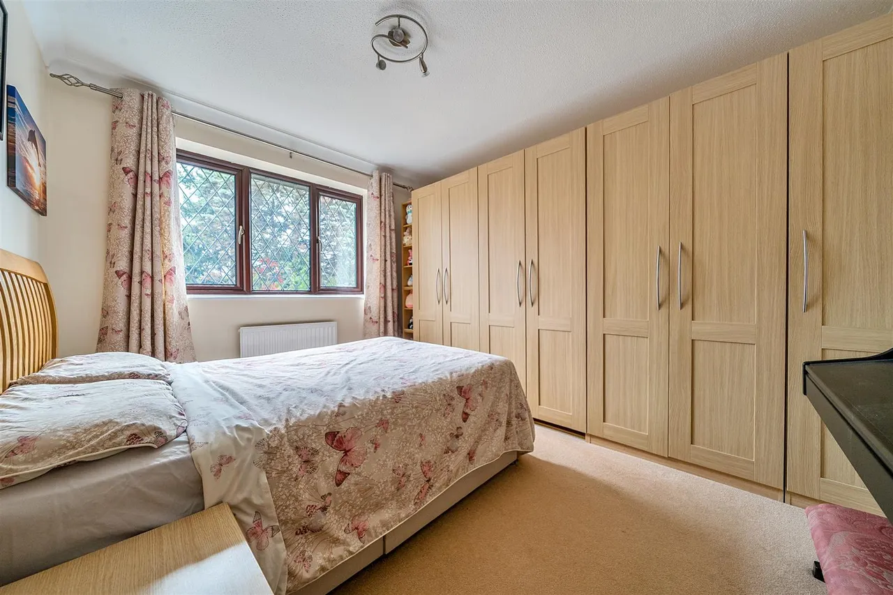 Brook Lane, Sarisbury Green, Southampton, photo 15
