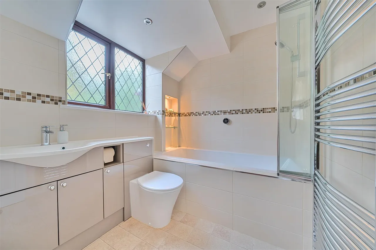 Brook Lane, Sarisbury Green, Southampton, photo 17