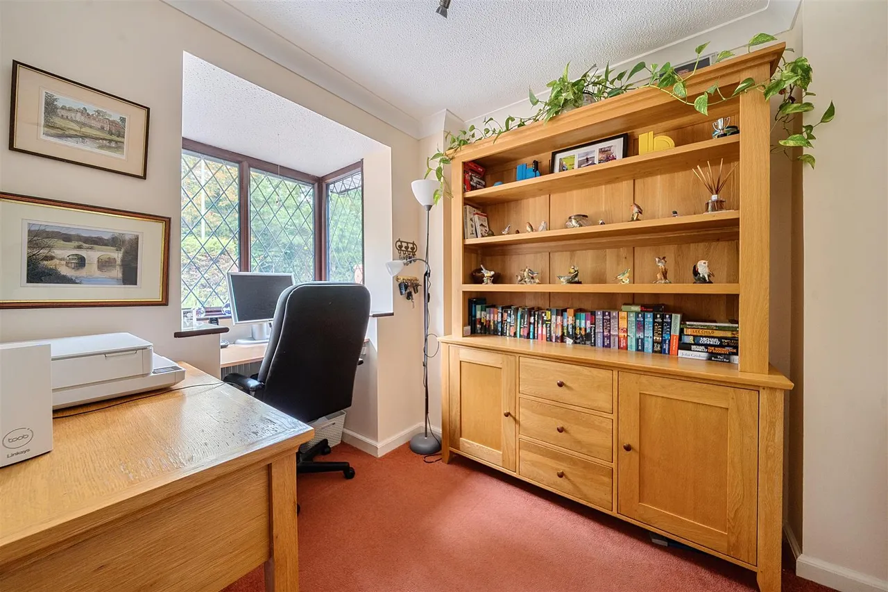 Brook Lane, Sarisbury Green, Southampton, photo 9