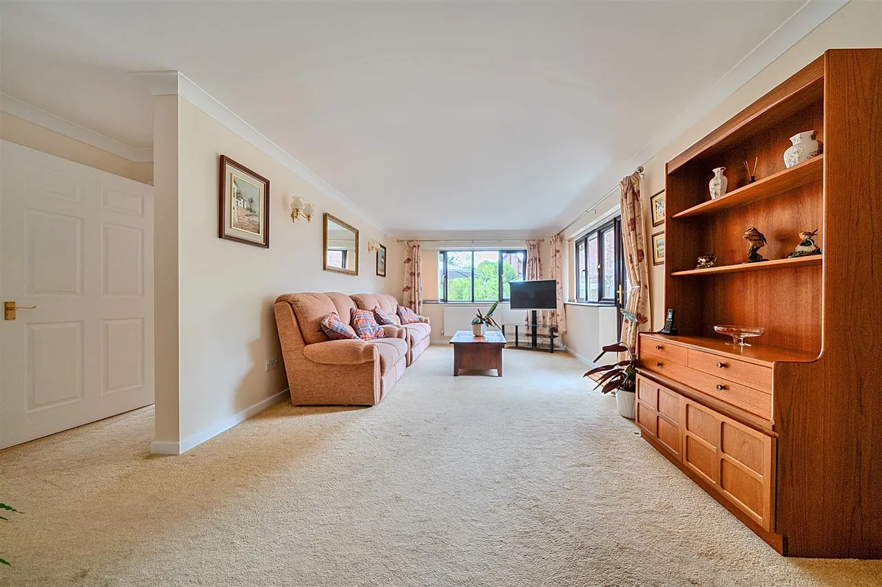Brook Lane, Sarisbury Green, Southampton, photo 4