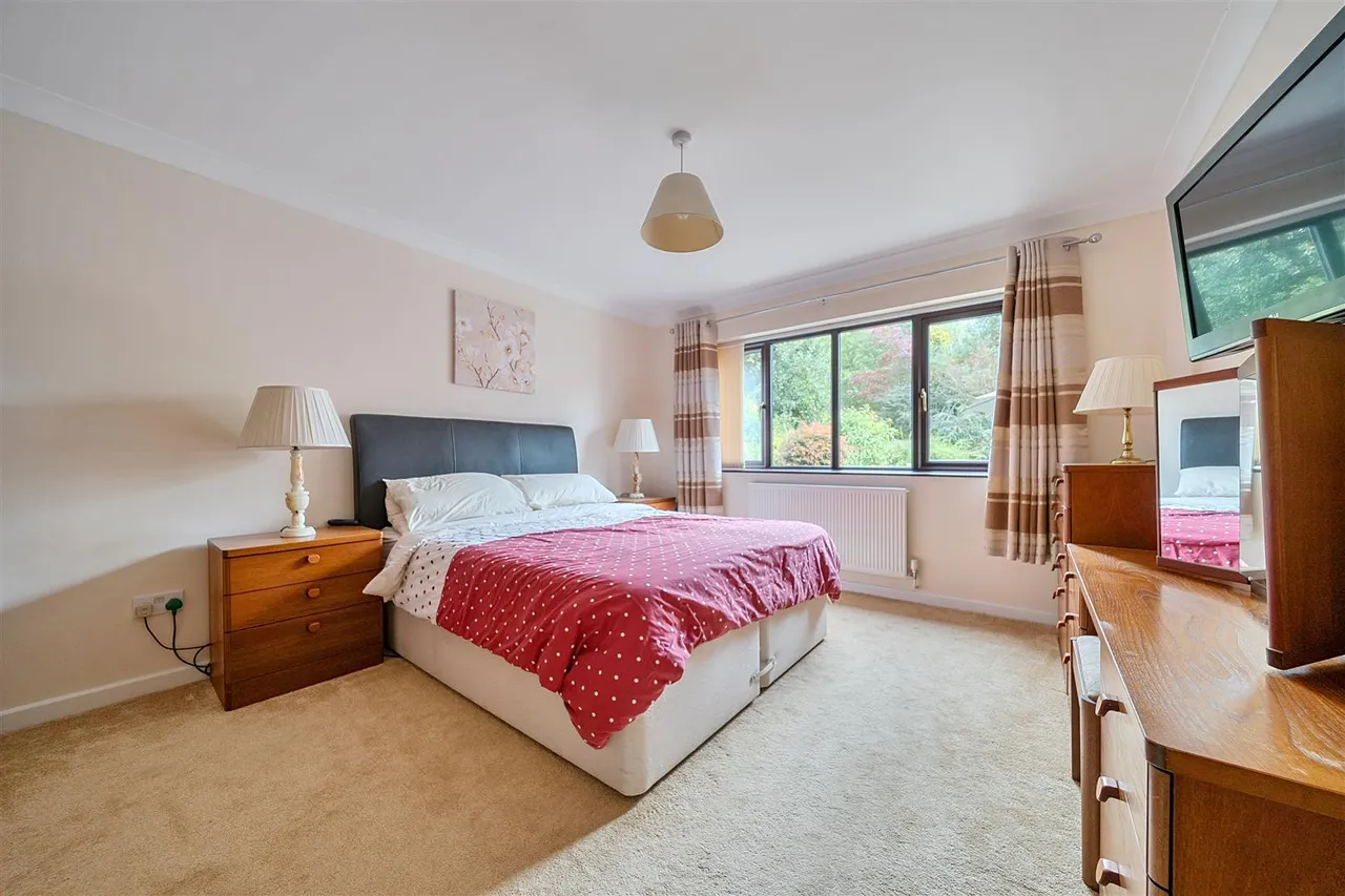 Brook Lane, Sarisbury Green, Southampton, photo 22