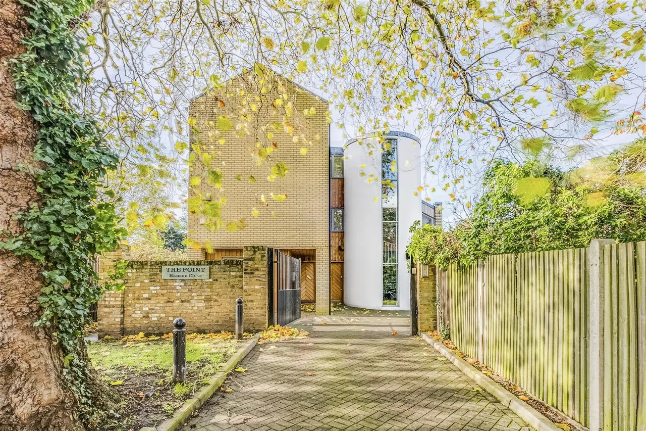 2 bed flat to rent, Hanson Close, Mortlake, SW14